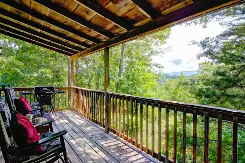 deck of amazing grace cabin rental in Gatlinburg