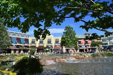 the island storefronts and fountain