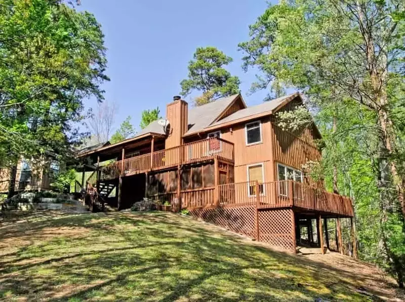 The Treehouse Lodge, a 3 bedroom cabin in Pigeon Forge.
