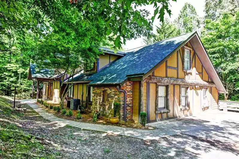 cabin in the smoky mountains