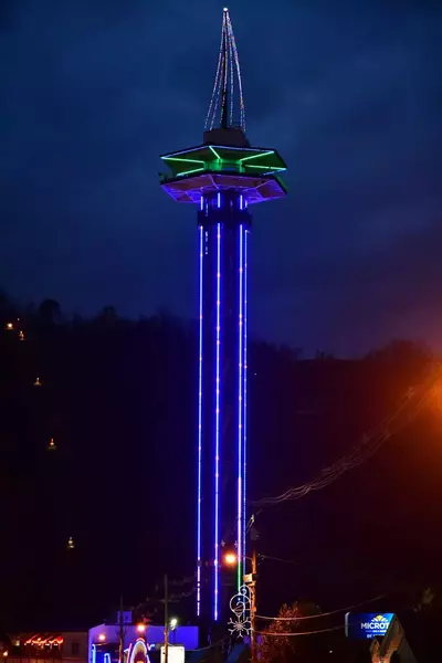 Gatlinburg Space Needle 1 (1)