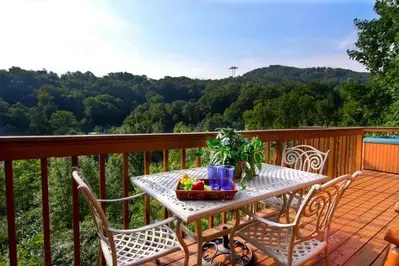 large group cabin in Gatlinburgw ith private deck overlooking Smoky Mountains