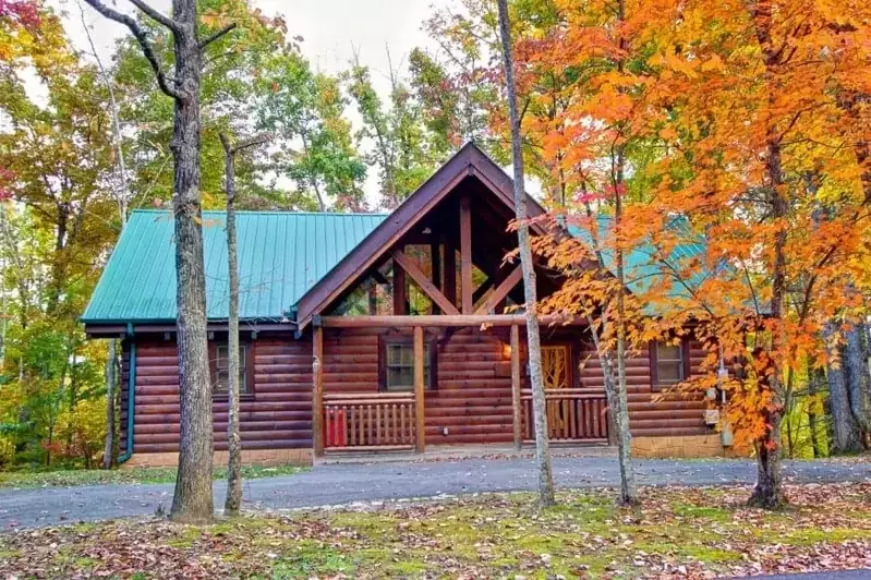 The Whispering Winds log cabin rental in Gatlinburg TN.