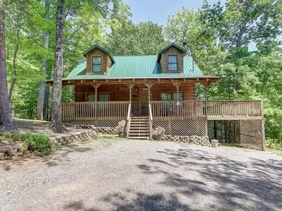 Winter Haven 3 bedroom cabin near Pigeon Forge