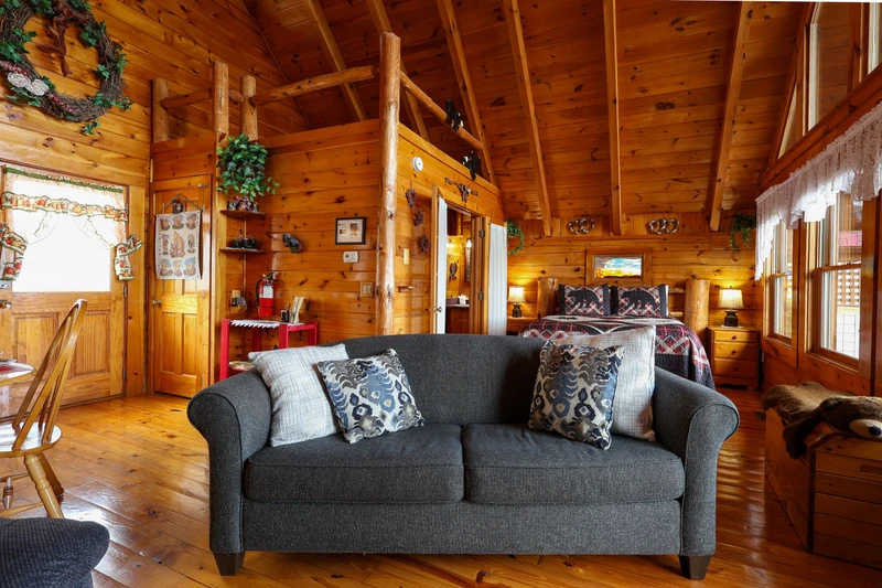HONEY BEAR HIDEAWAY