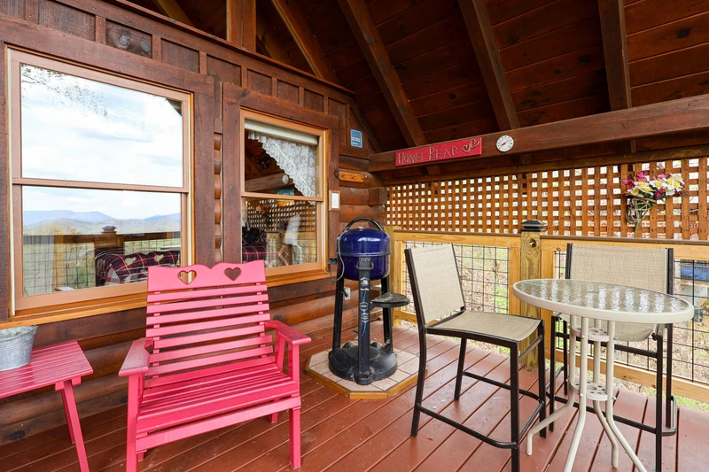 HONEY BEAR HIDEAWAY