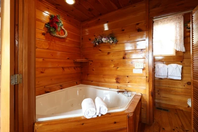 HONEY BEAR HIDEAWAY