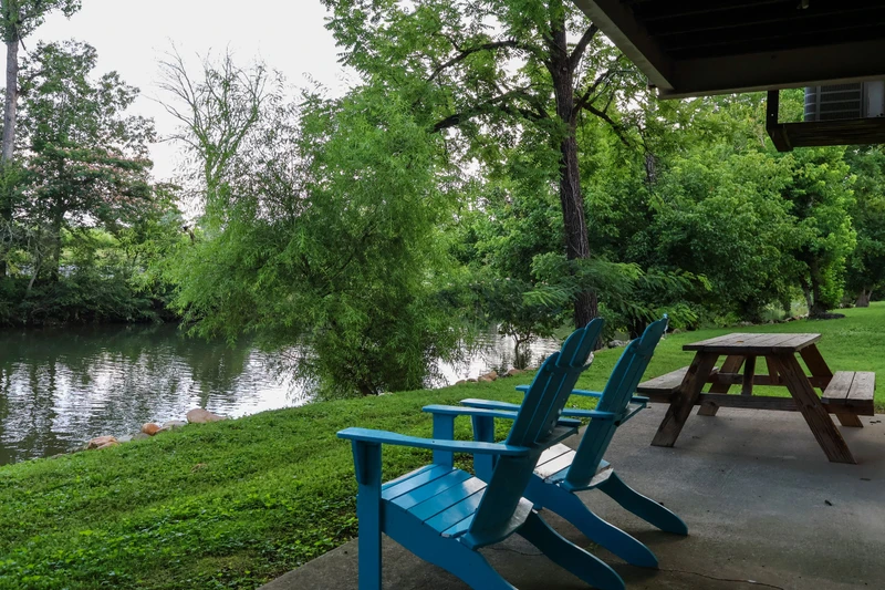 RIVERFRONT CHALET