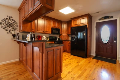 RIVERFRONT CHALET
