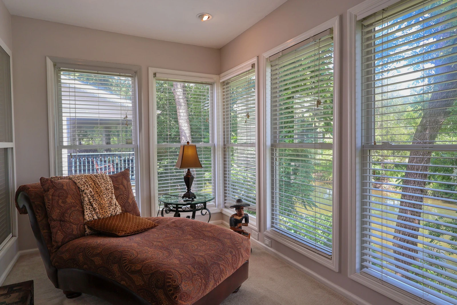 RIVERFRONT CHALET