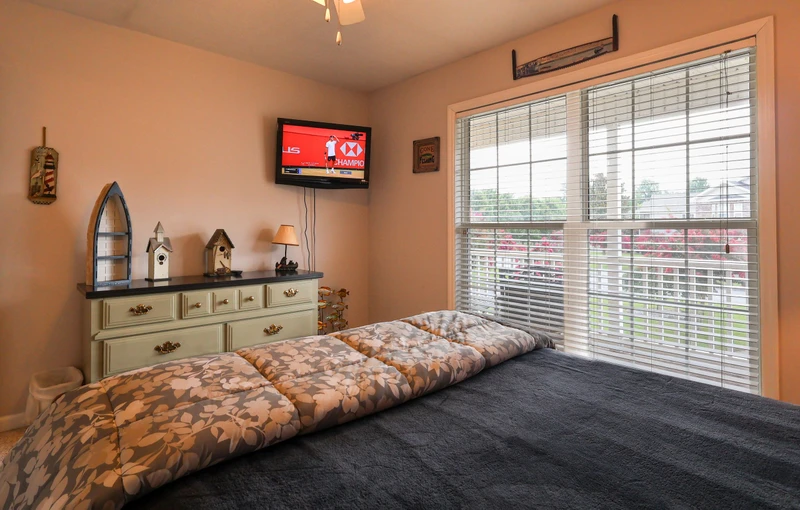 RIVERFRONT CHALET