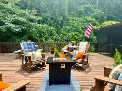 PIONEER TRAIL RETREAT