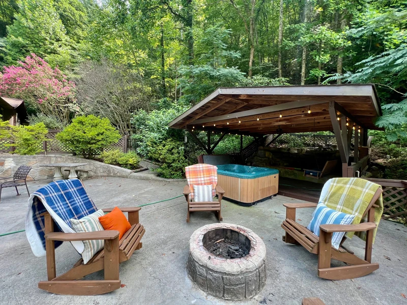 PIONEER TRAIL RETREAT