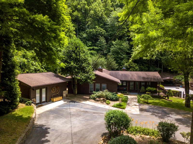 PIONEER TRAIL RETREAT