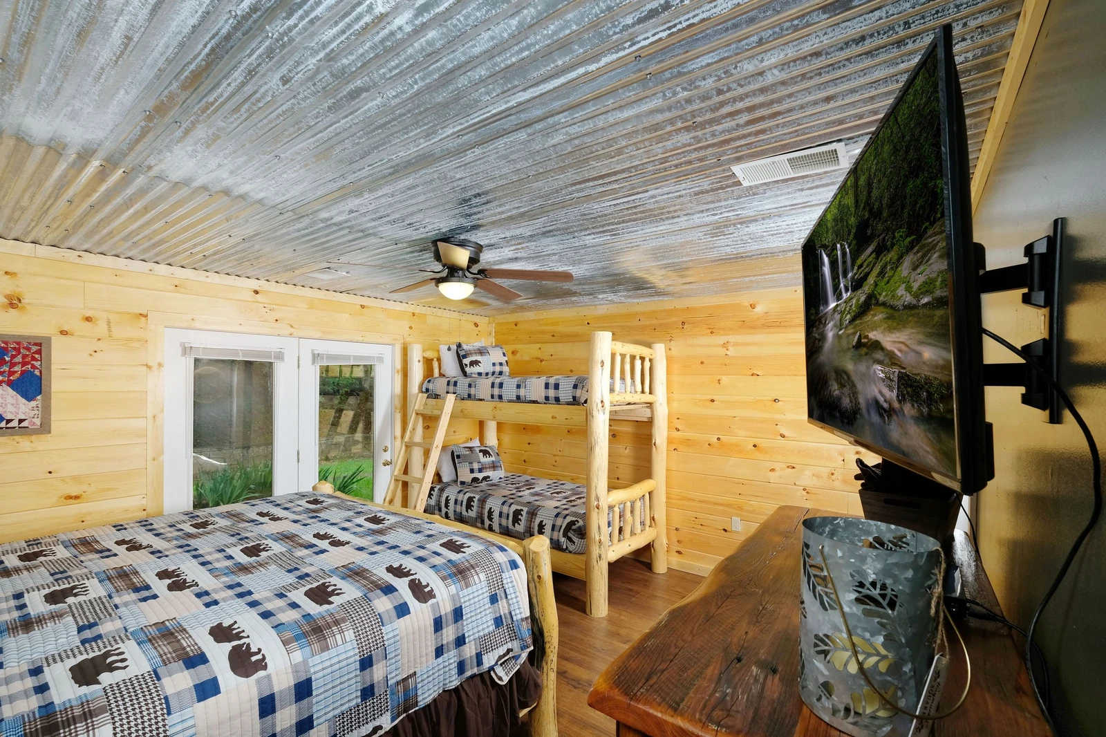 PIONEER TRAIL RETREAT