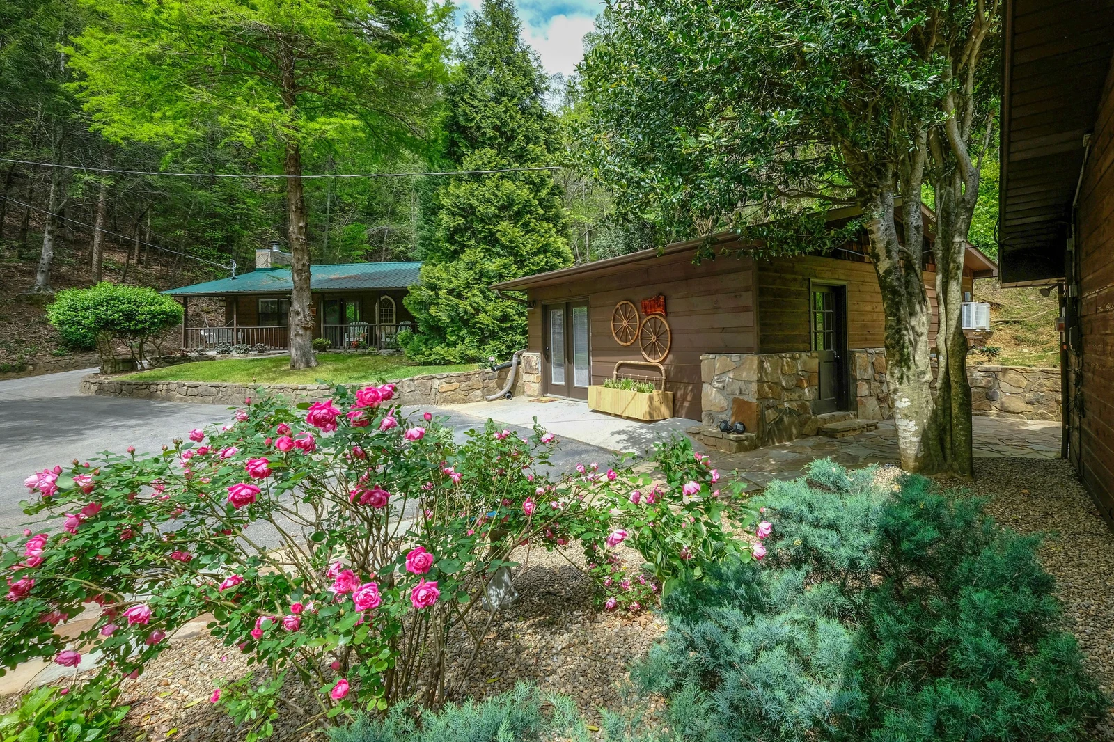 PIONEER TRAIL RETREAT
