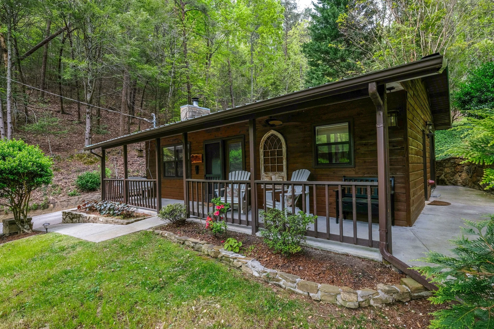 PIONEER TRAIL RETREAT