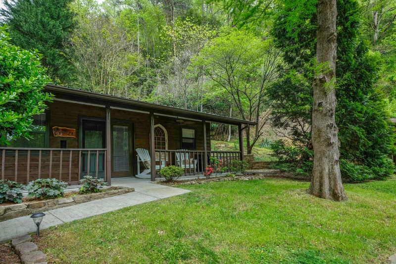 PIONEER TRAIL RETREAT