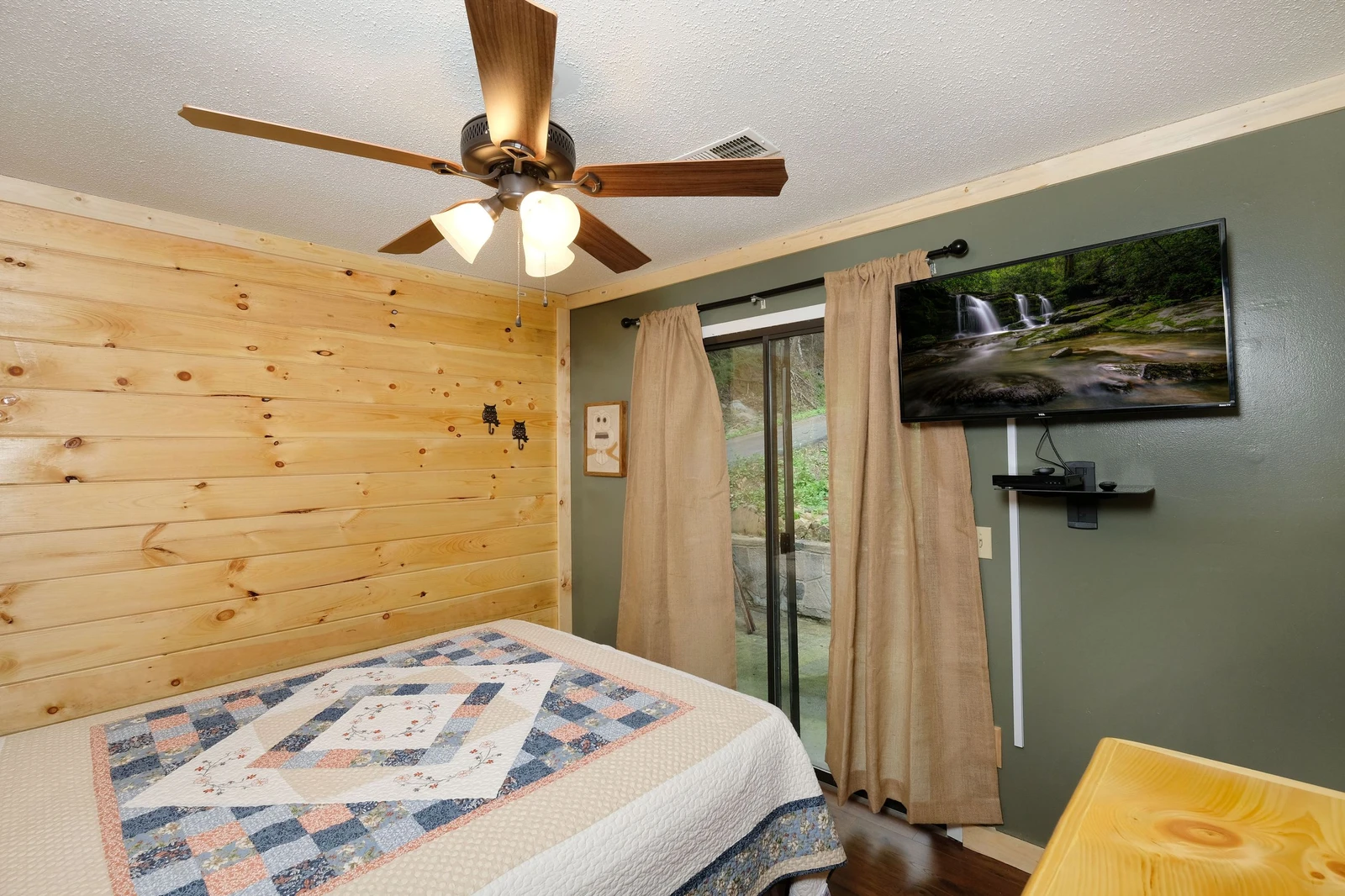 PIONEER TRAIL RETREAT